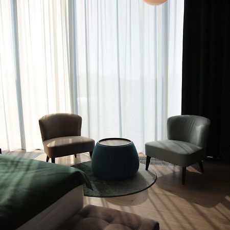 The Veil Hotel Astana Exterior foto A room at the hotel