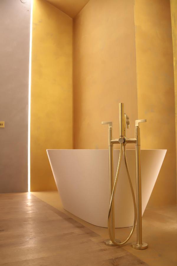 The Veil Hotel Astana Exterior foto A modern freestanding bathtub