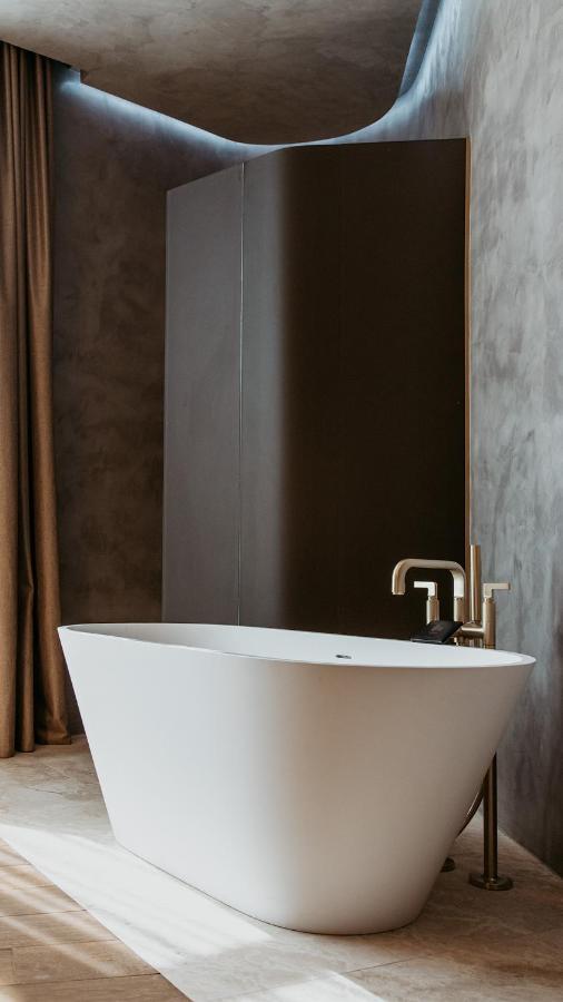 The Veil Hotel Astana Exterior foto A modern freestanding bathtub
