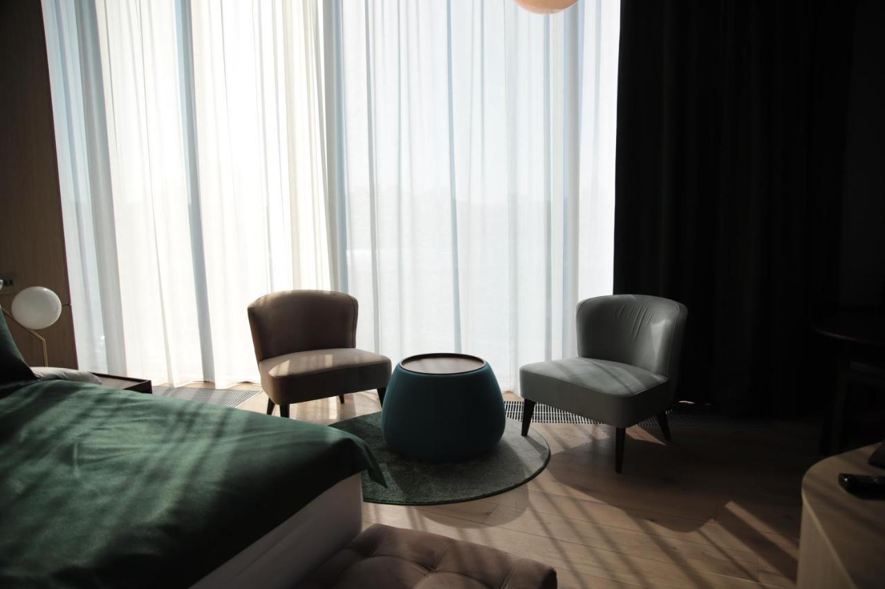 The Veil Hotel Astana Exterior foto A room at the hotel