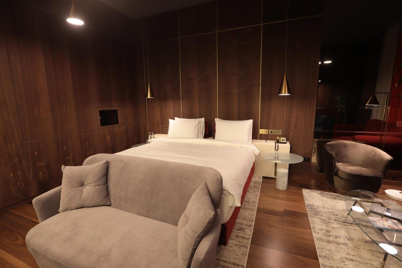 The Veil Hotel Astana Exterior foto A room at the hotel