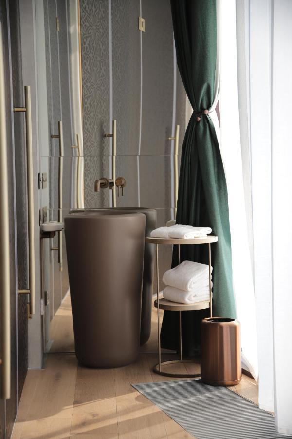 The Veil Hotel Astana Exterior foto Bathroom