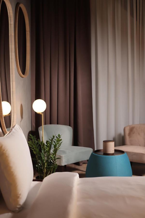The Veil Hotel Astana Exterior foto Curtains in a living room