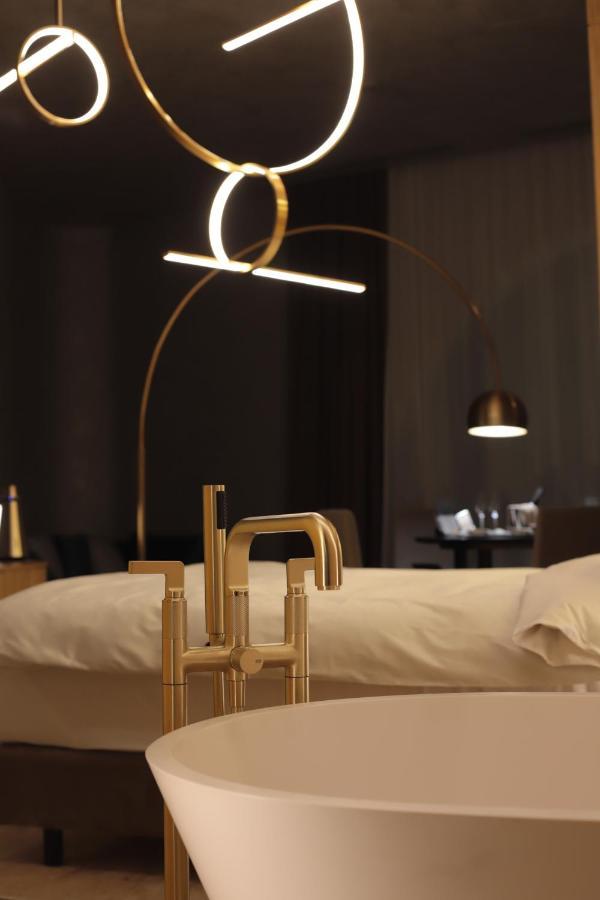 The Veil Hotel Astana Exterior foto A floor lamp