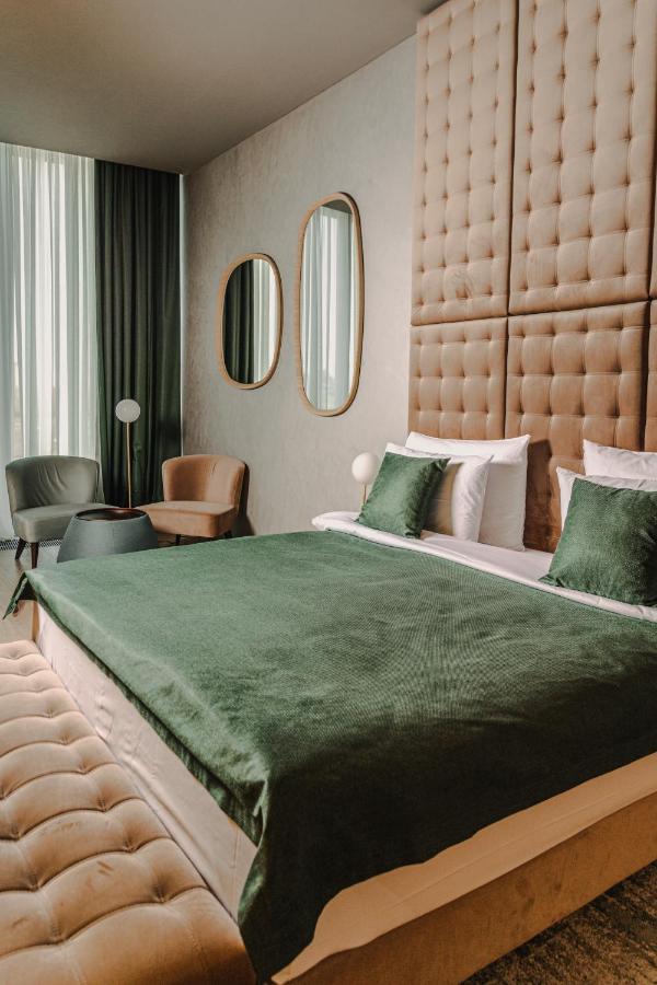 The Veil Hotel Astana Exterior foto A bedroom at the hotel
